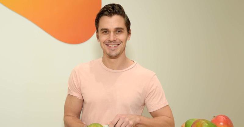 Antoni Porowski joins the National Mango Board to unveil The Mango Store.